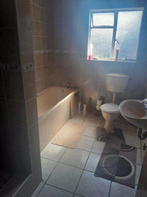 5 Bedroom Property for Sale in Charleston Hill Western Cape